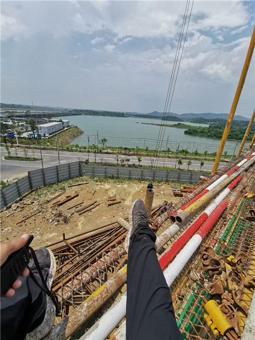 敖汉旗作业中发生设备损坏或人员意外，责任怎么划分？