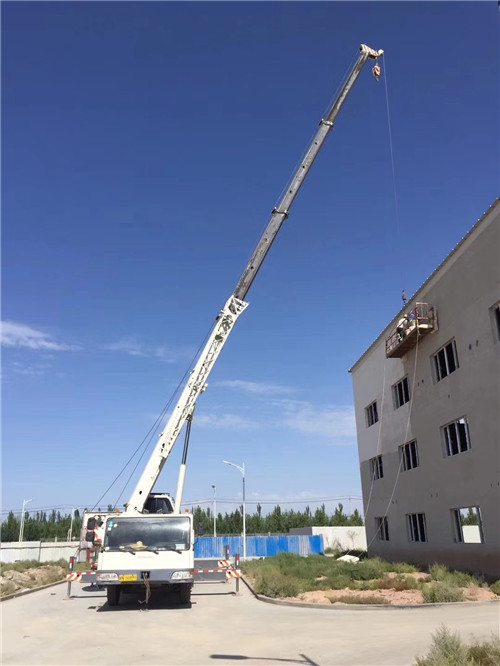 敖汉旗“轻装强干”—— 吊车的 “轻量化臂架” 技术