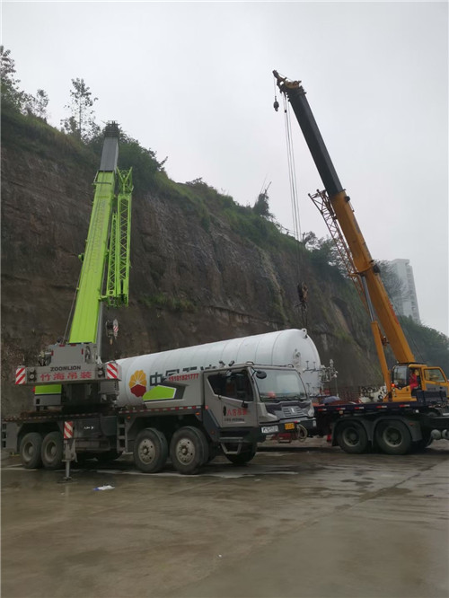 敖汉旗“不怕风雨冻”—— 吊车的 “恶劣环境适应” 技术